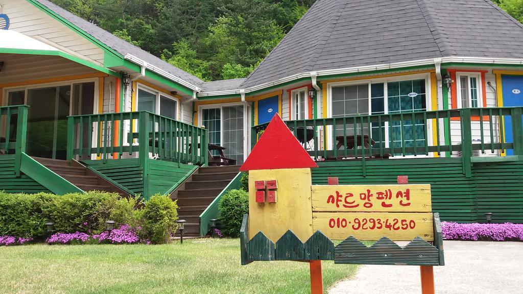 Charm Pension Gapyeong Esterno foto